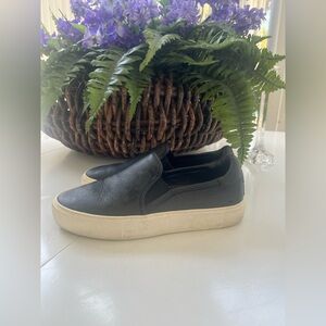 UGG JASS Black Leather Loafers wmn 7.5 comfort platform EUC